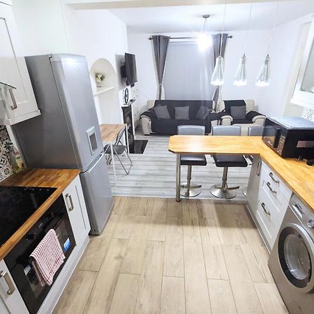 Bromley Serviced Apartments - Beckenham Place Park - London - 2 Bed House - Free Parking - 2 Beds 1 Sofabed Kültér fotó